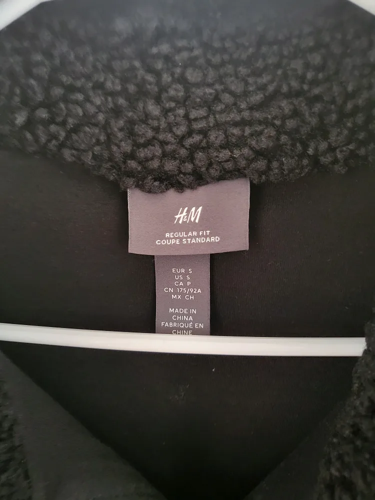 H&M Black Fuzzy Fall Jacket image indicator(2)