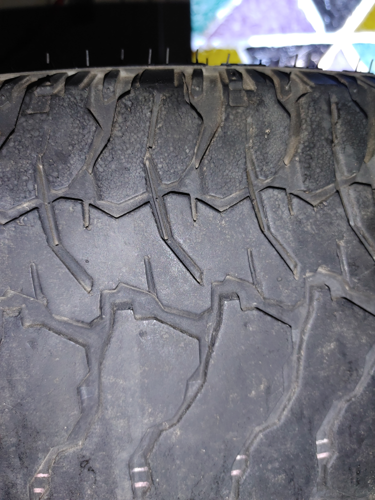 Kumho Road Venture AT 275/65R18 114T Tires - photo 2