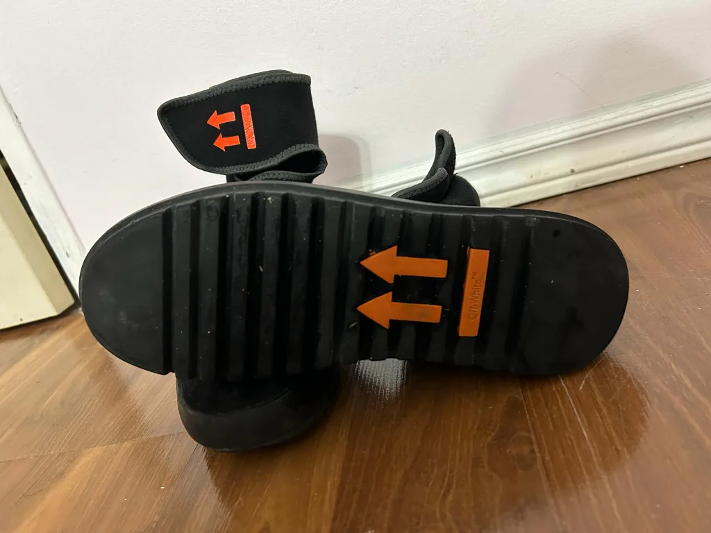 Off-White cst-100 moto wrap sneaker image indicator(2)