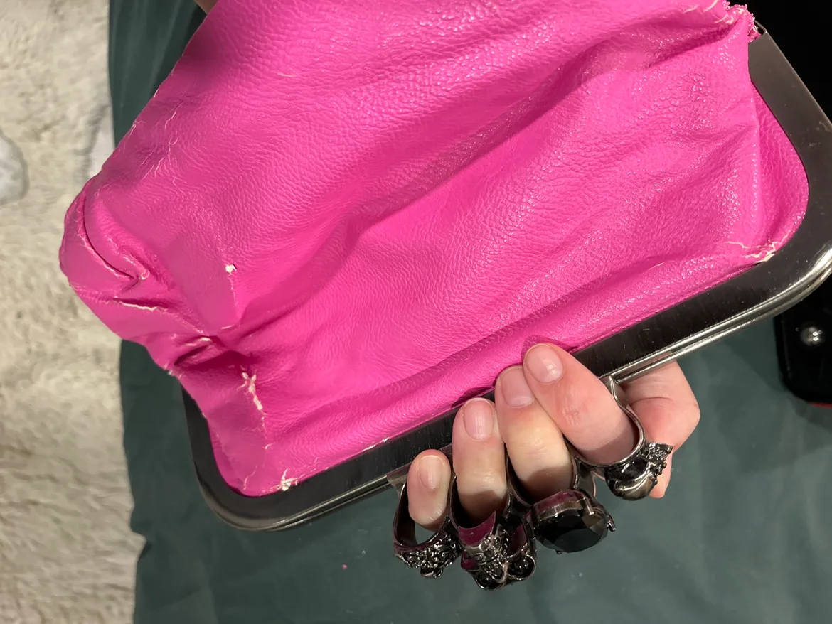 Pink Skull brass knuckles Clutch (frame) image indicator(2)