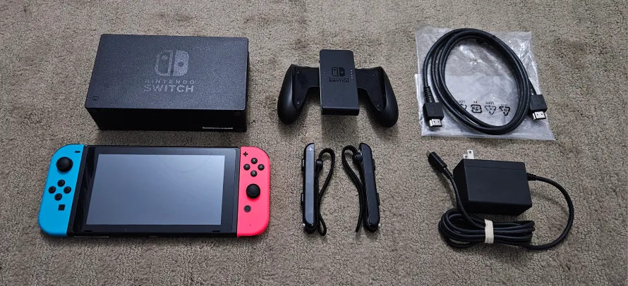 Nintendo Switch V2 Pristine Brand New Like Condition image indicator(2)