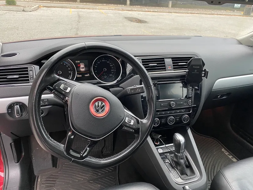 2016 Volkswagen Jetta Hybird $15,500 image indicator(6)