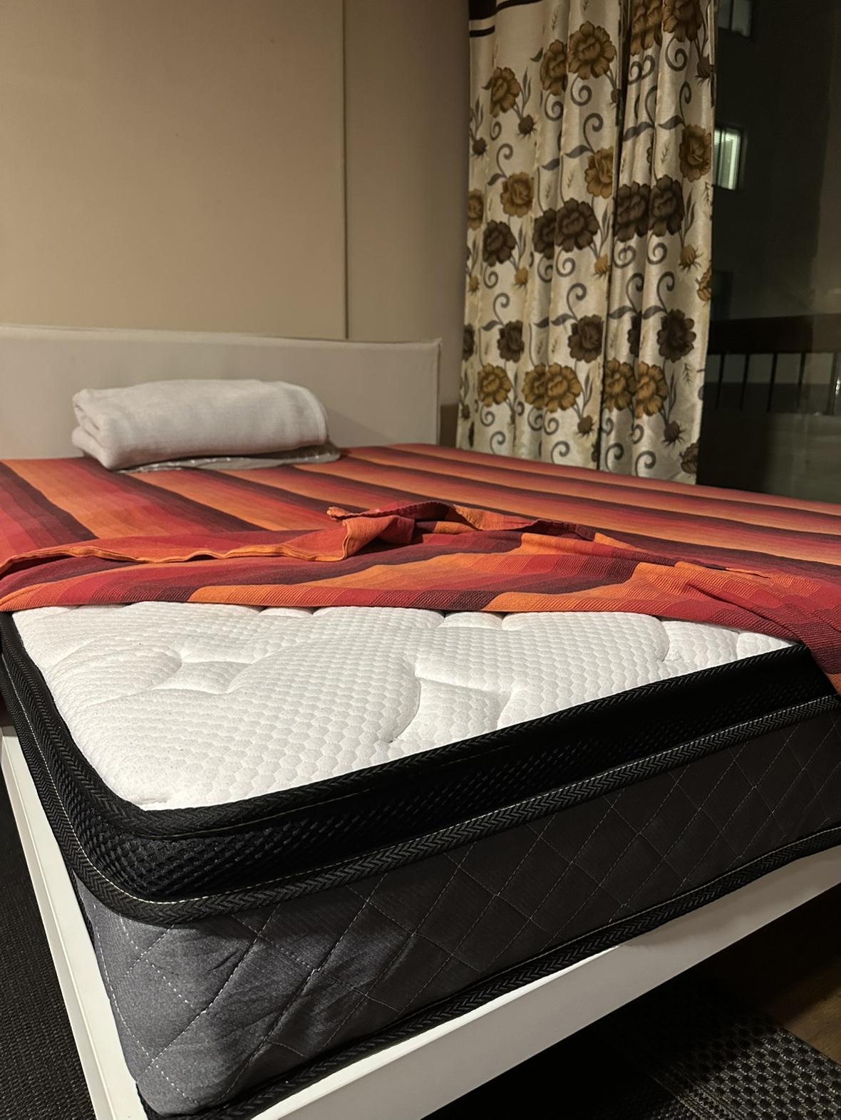 Queen mattress - photo 2