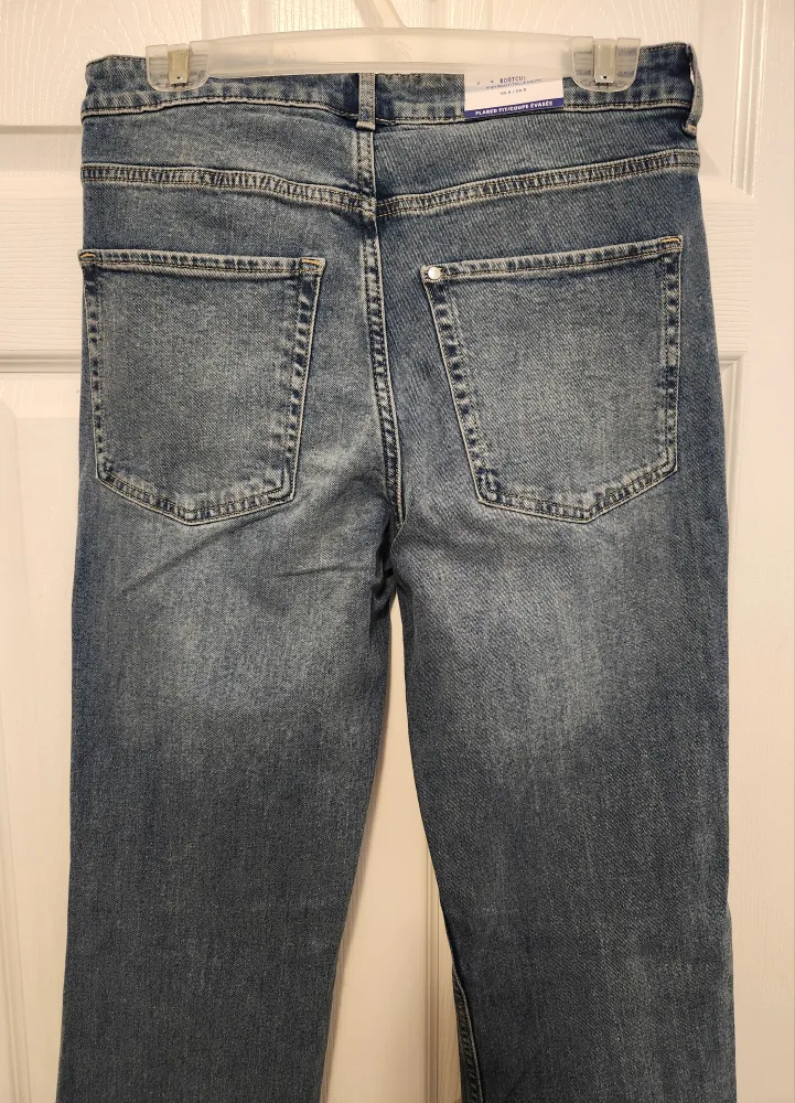 New H&M Bootcut/Flare High Jeans - Size 8 image indicator(8)