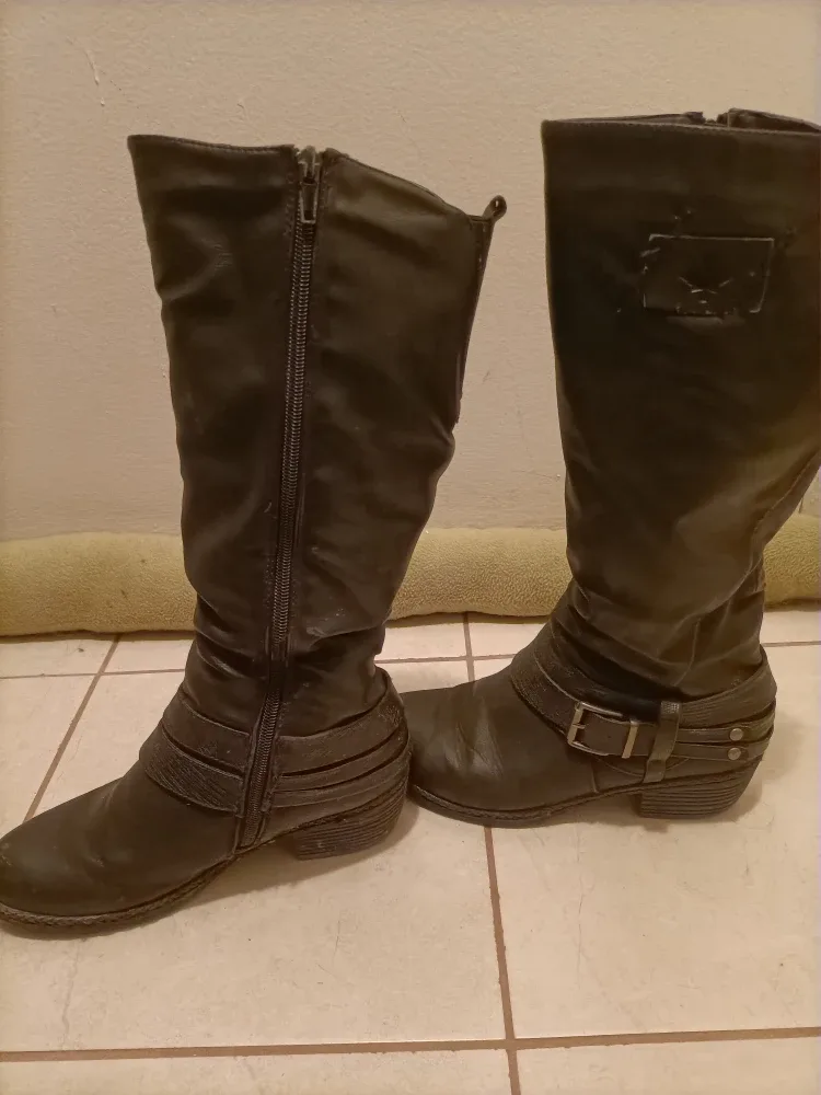 ‼️MOVING SALE ASAP‼️Solemate Women's Winter Boots thumbnail
