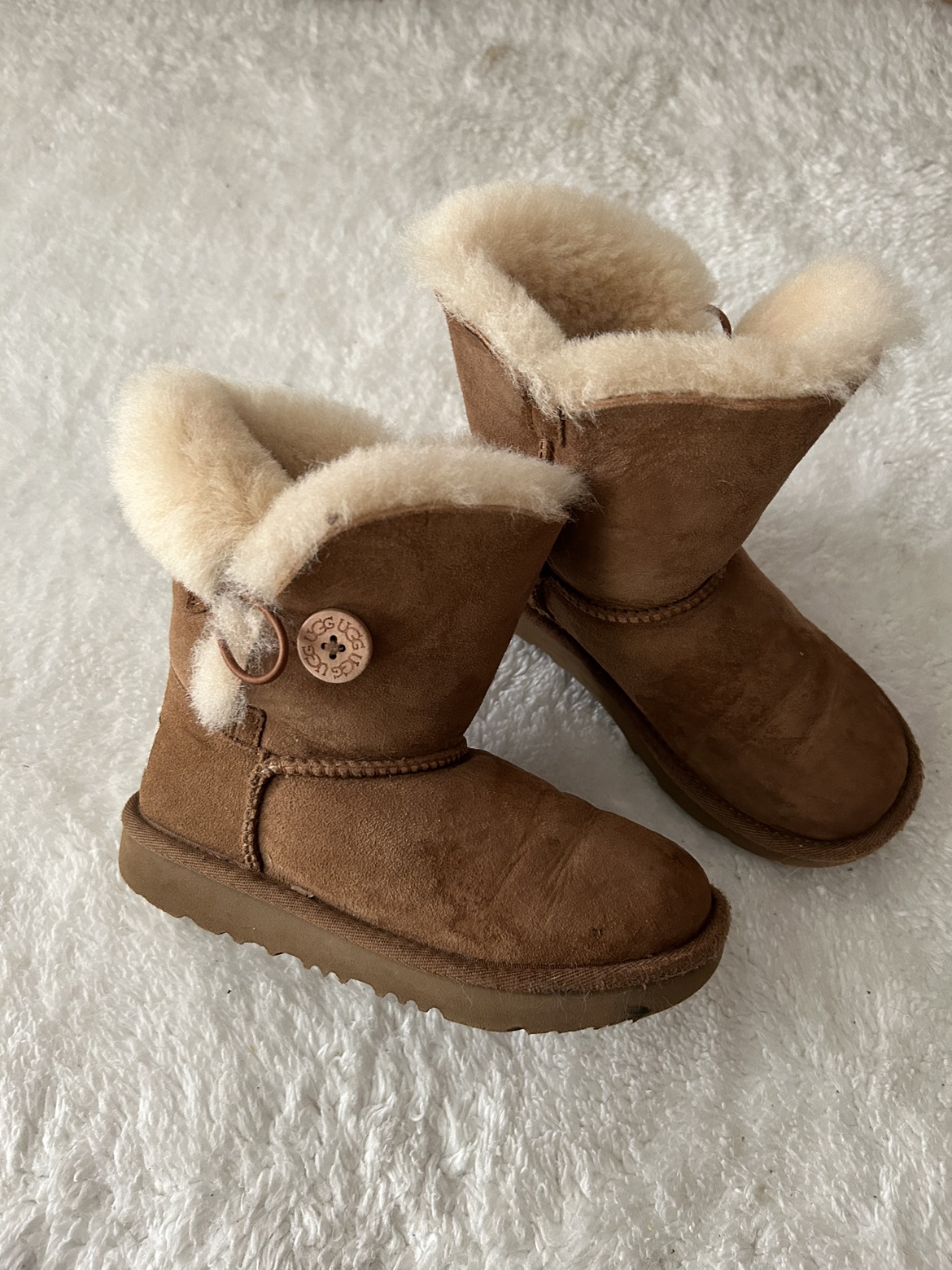 UGG Bailey Button II Kids Boot, Tan Suede & Sheepskin - photo 2