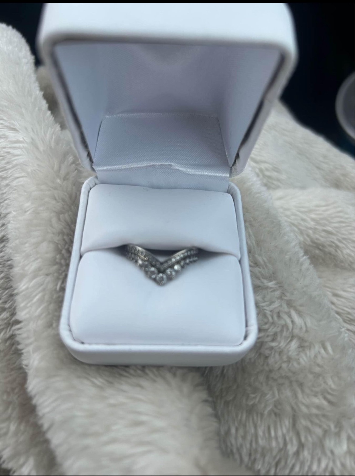 Pandora V Ring