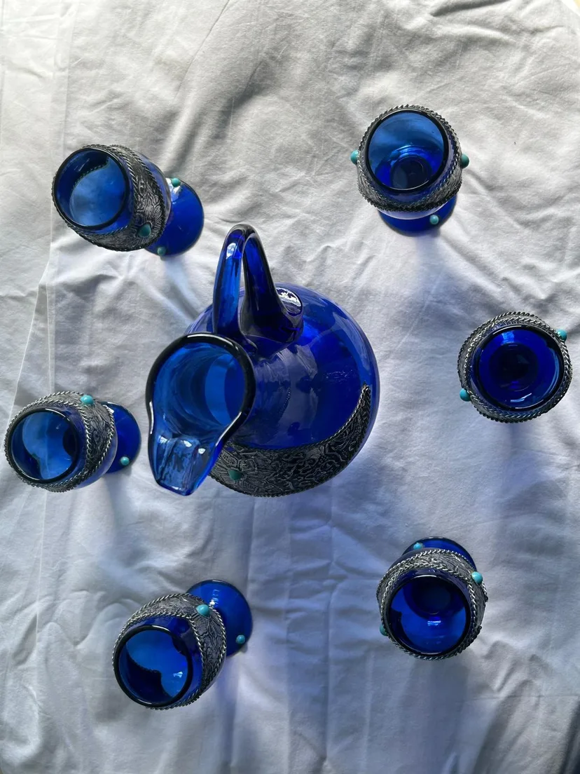 Blue Glass Decanter Set image indicator(4)