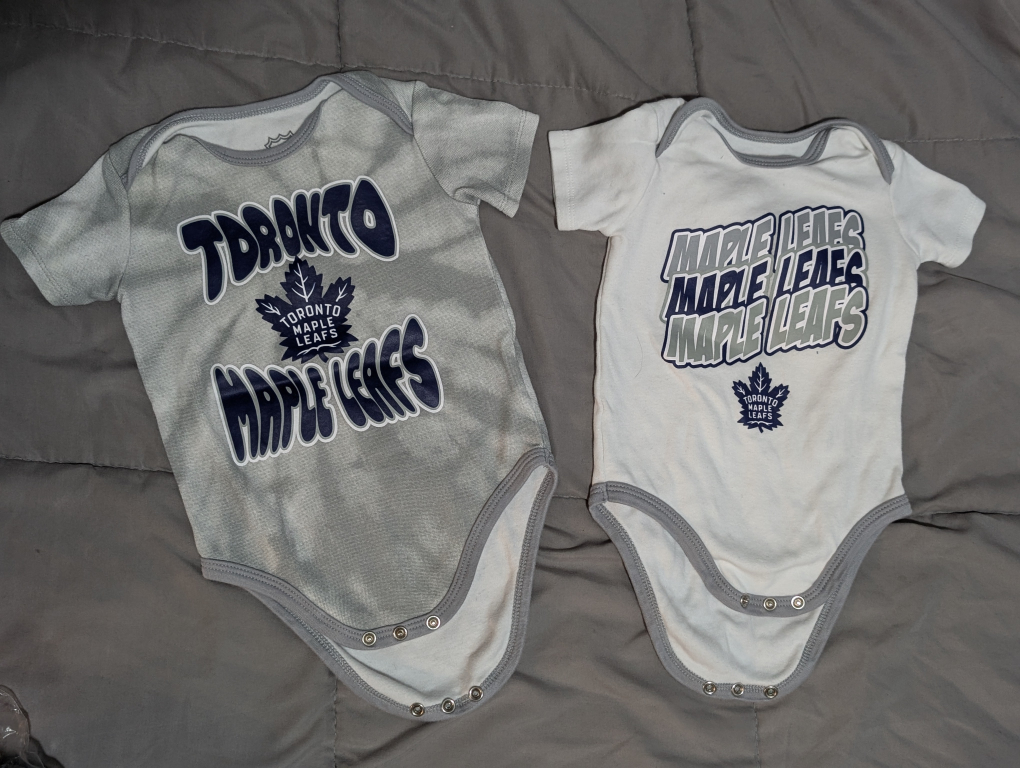 Baby NHL Toronto Maple Leafs onsie tops(6-9 Months)