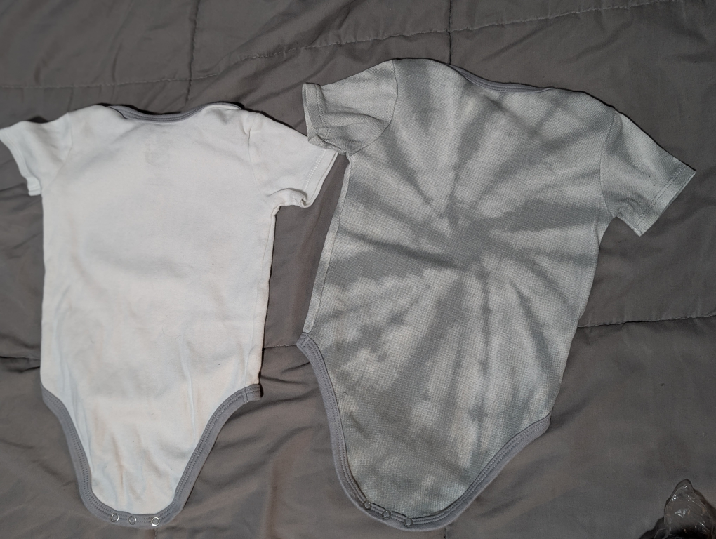 Baby NHL Toronto Maple Leafs onsie tops(6-9 Months) - photo 2