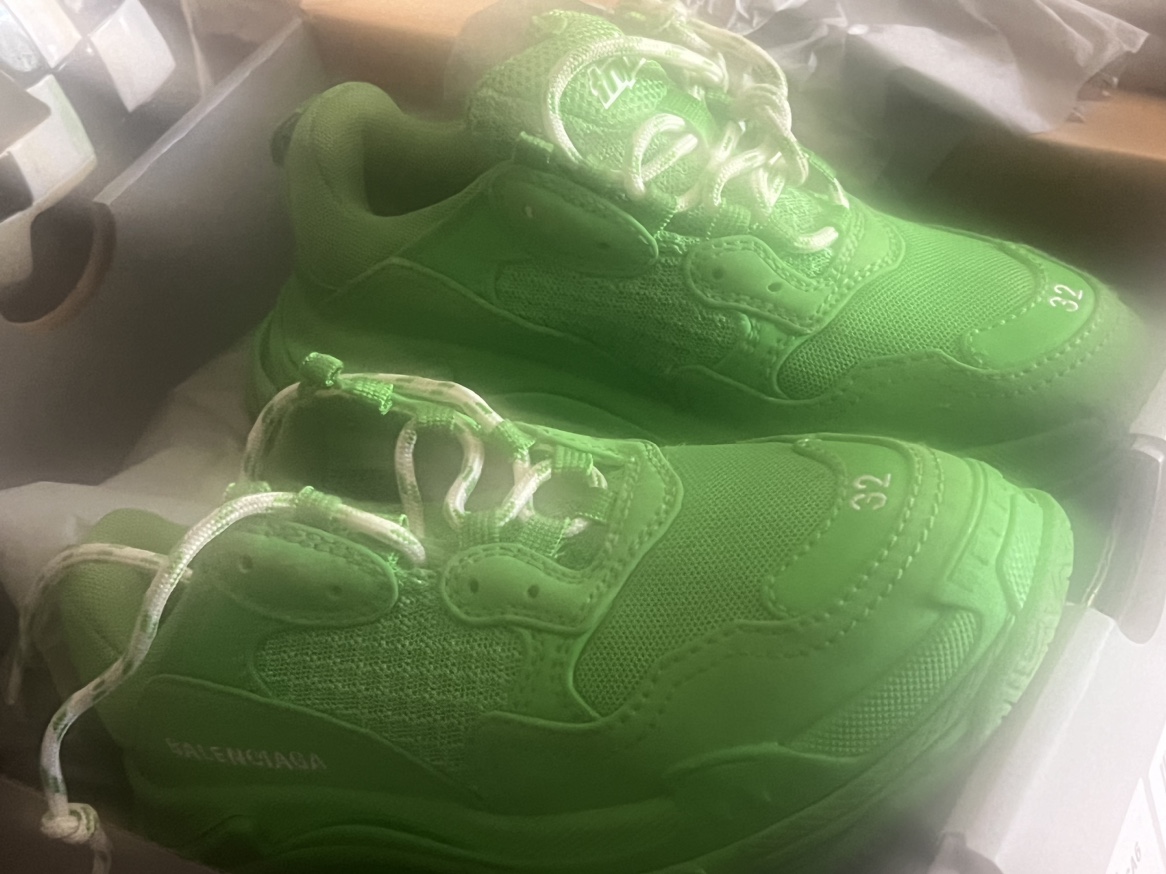 Authentic used green Balenciaga euro 32 ( size US  1 - photo 4
