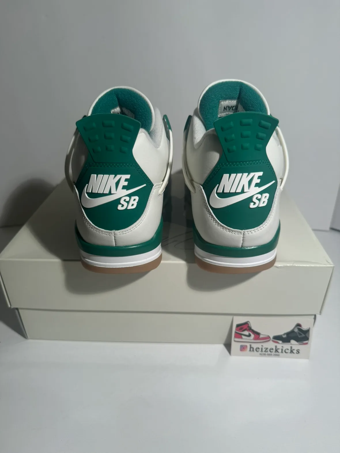 Jordan 4 SB Pine Green size 9 image indicator(4)