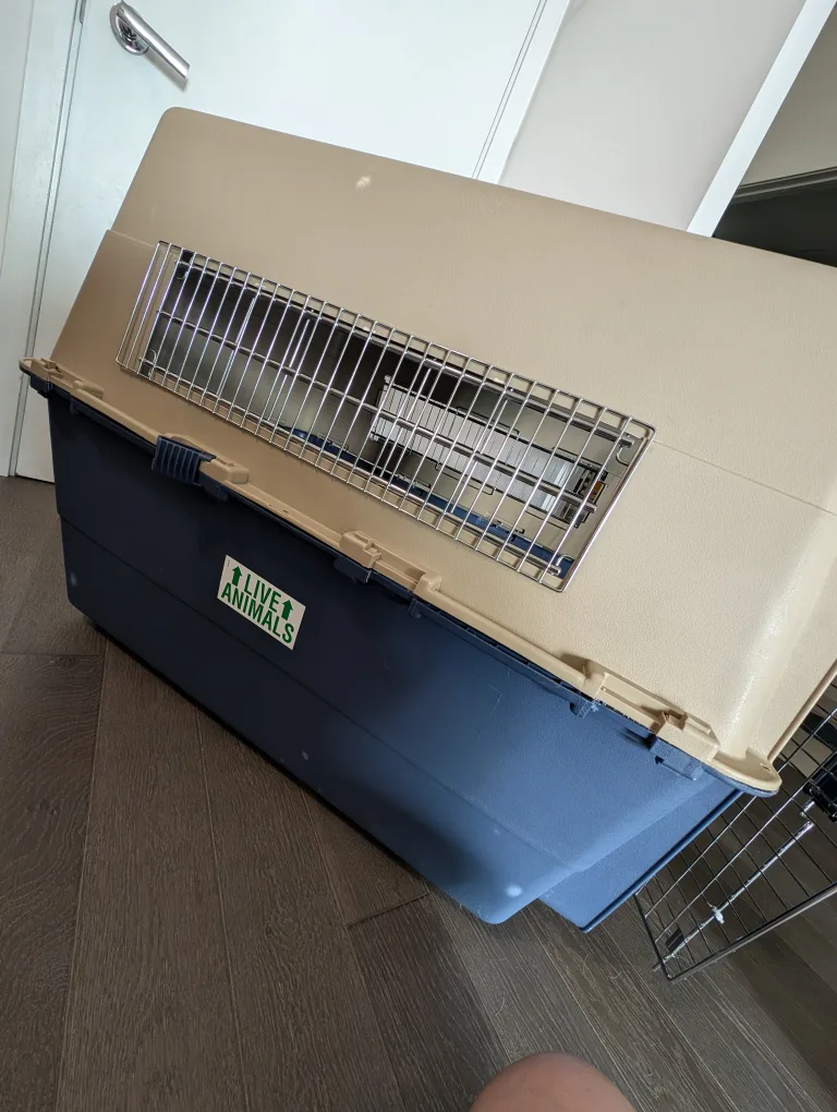 Pet carrier with wheels / crate / kennel image indicator(4)