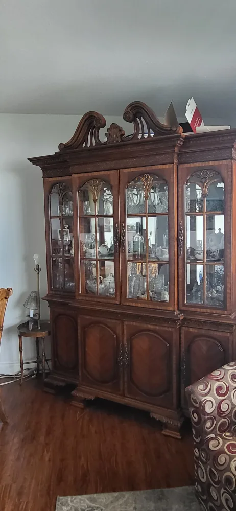 Dining Room Set with Hutch image indicator(4)