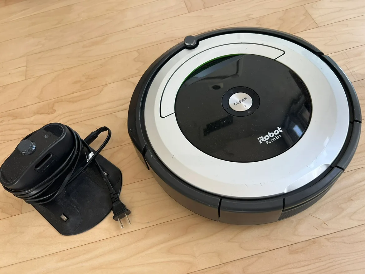 iRobot Roomba 690 Robot Vacuum with Wi-Fi Connectivity thumbnail