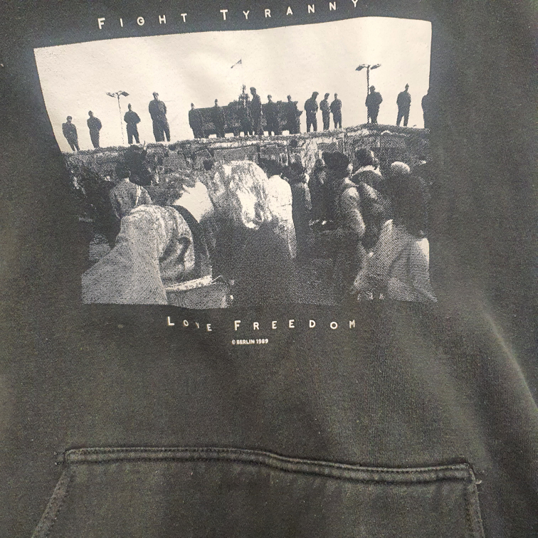BERLIN WALL 1989 / Fight Tyranny Love Freedom Graphic Hoodie - photo 2