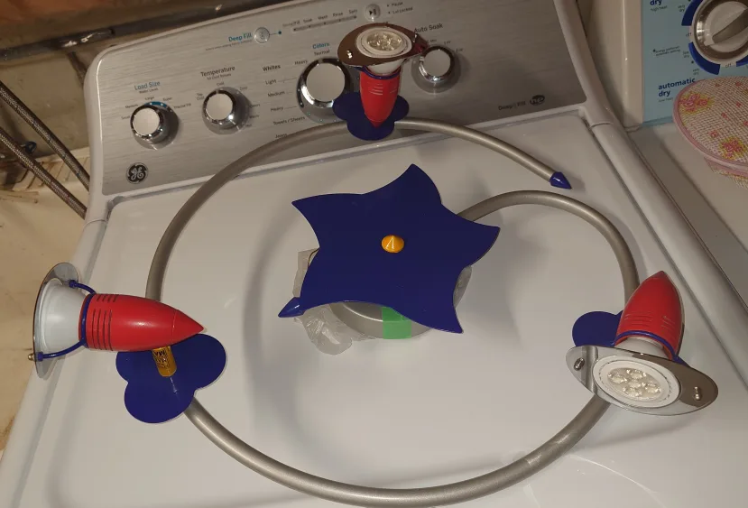 FREE Star ceiling light fixture perfect for a kid's room! image indicator(2)