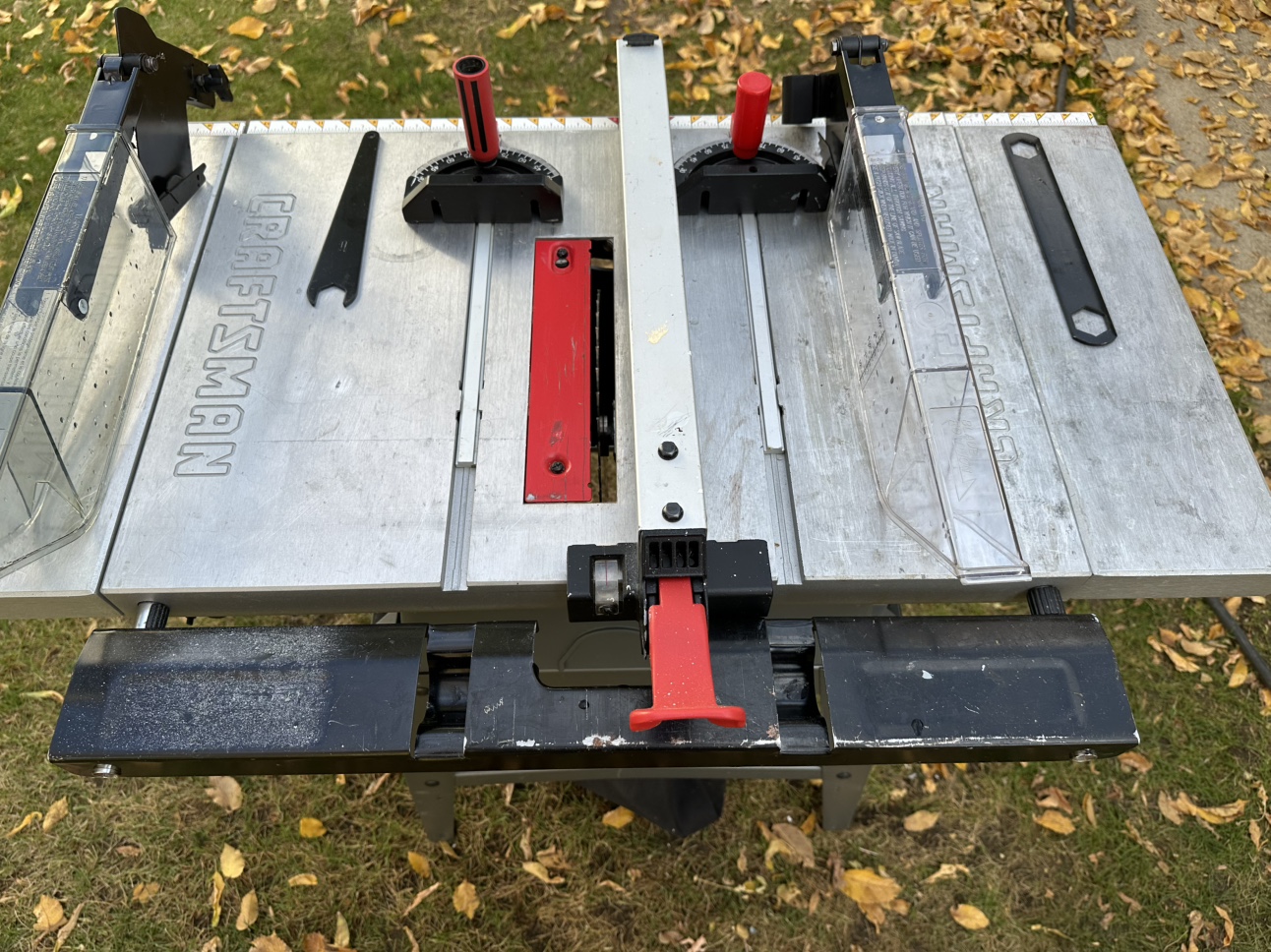 Mastercraft 10"table saw, new condition. - photo 2