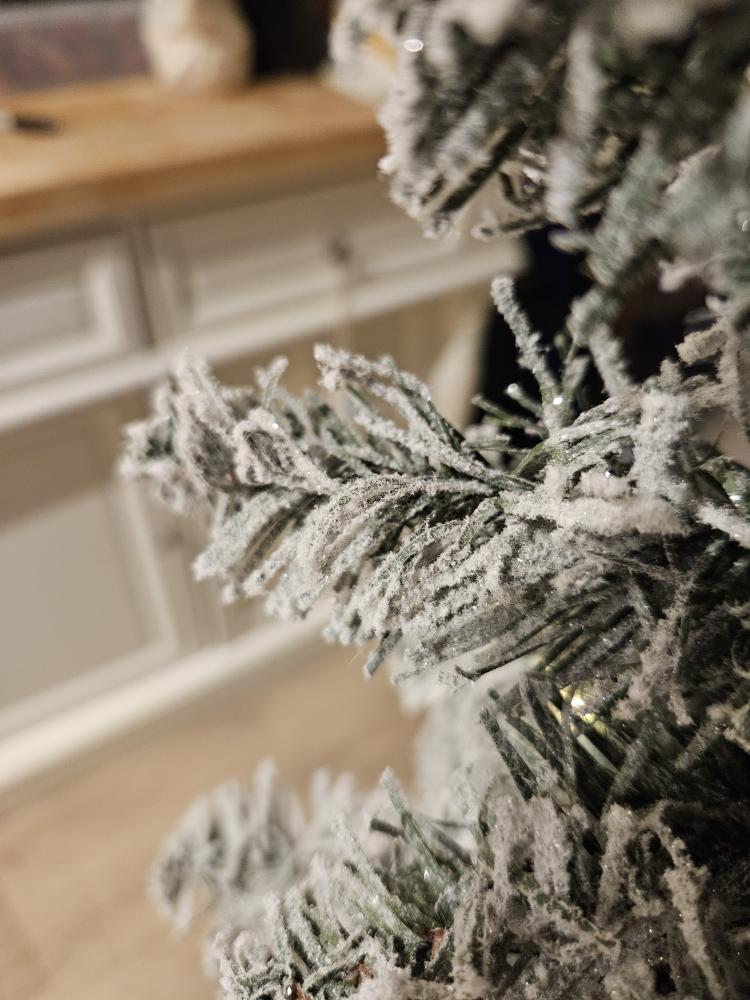 GluckSteinHome 4.5 ft Flocked Christmas Tree - photo 2