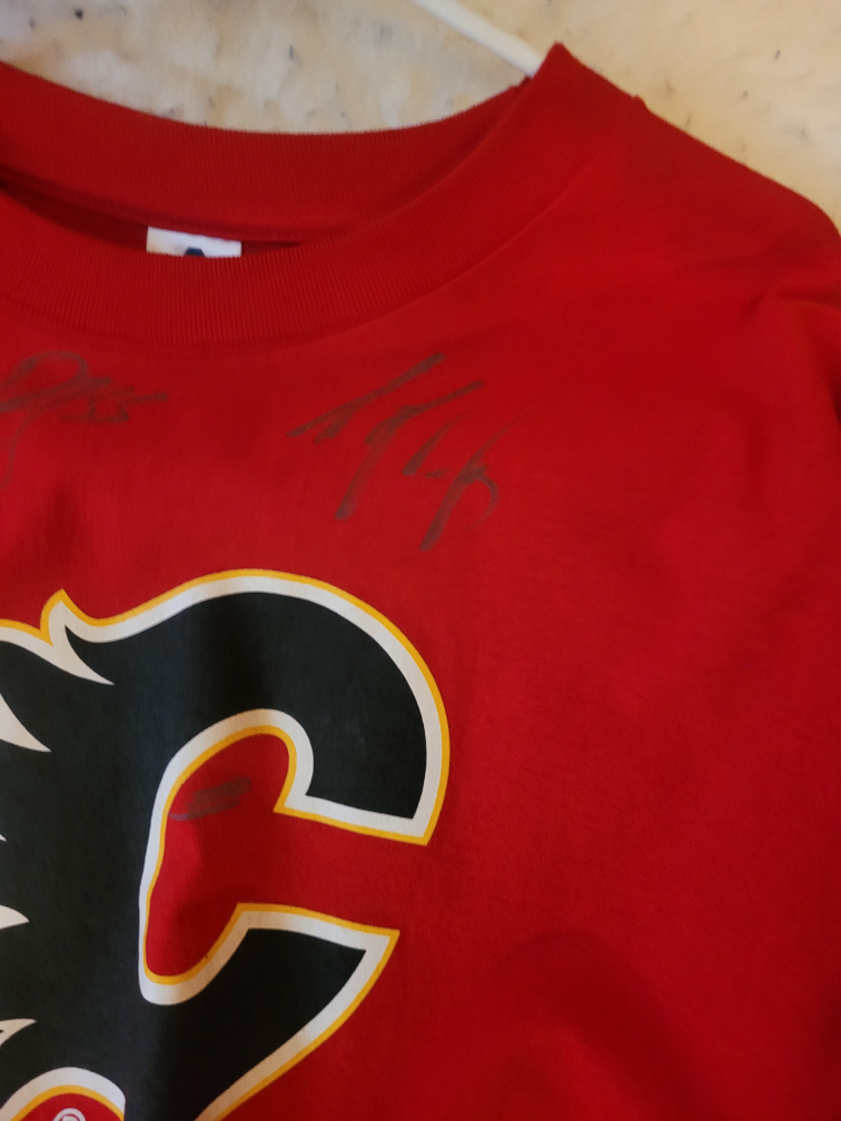 Calgary Flames Signed T-Shirt - photo 2