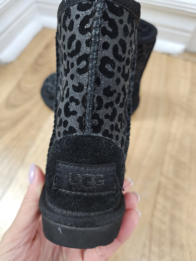 UGG Kids' Classic Short Boots - Size 7