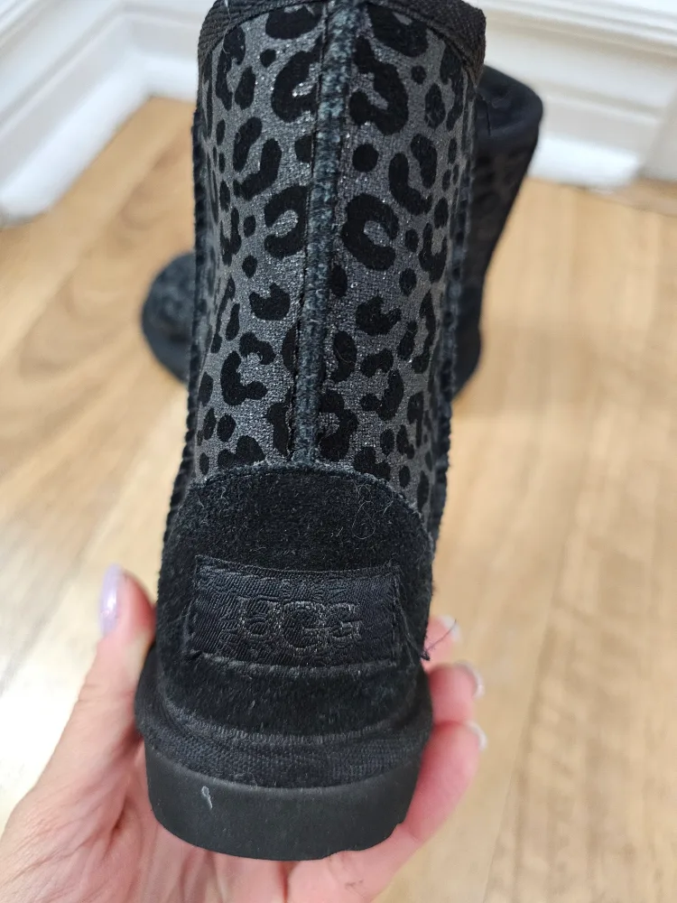 UGG Kids' Classic Short Boots - Size 7