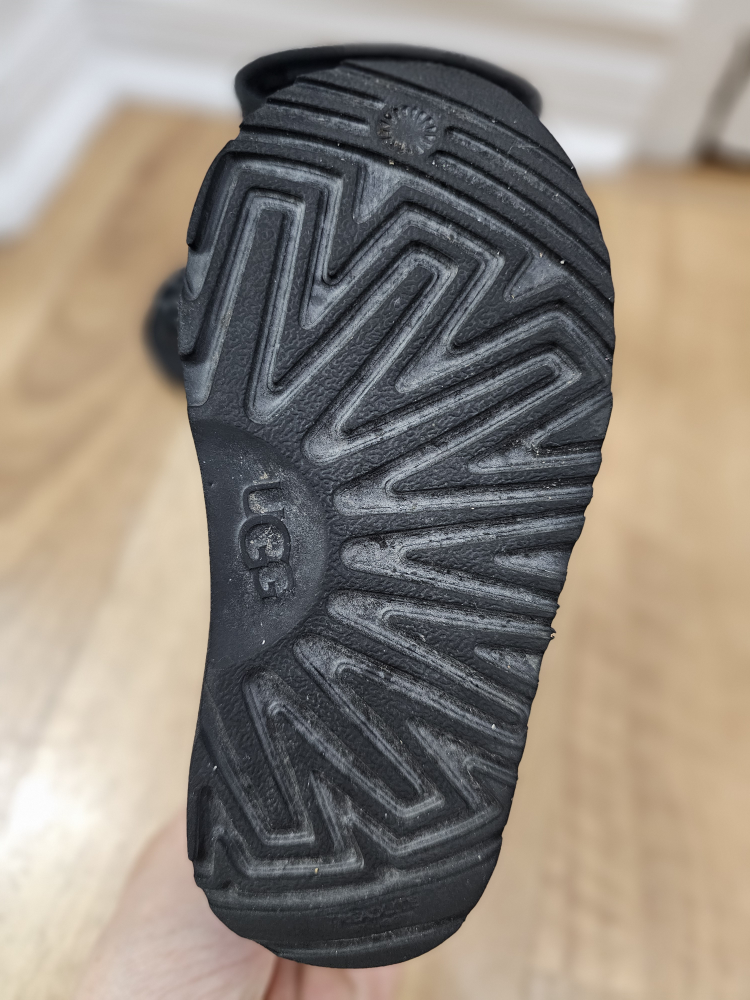 UGG Kids' Classic Short Boots - Size 7 - photo 3