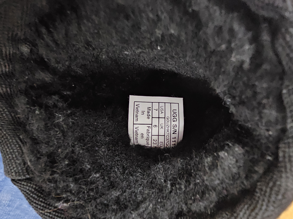 UGG Kids' Classic Short Boots - Size 7 - photo 4