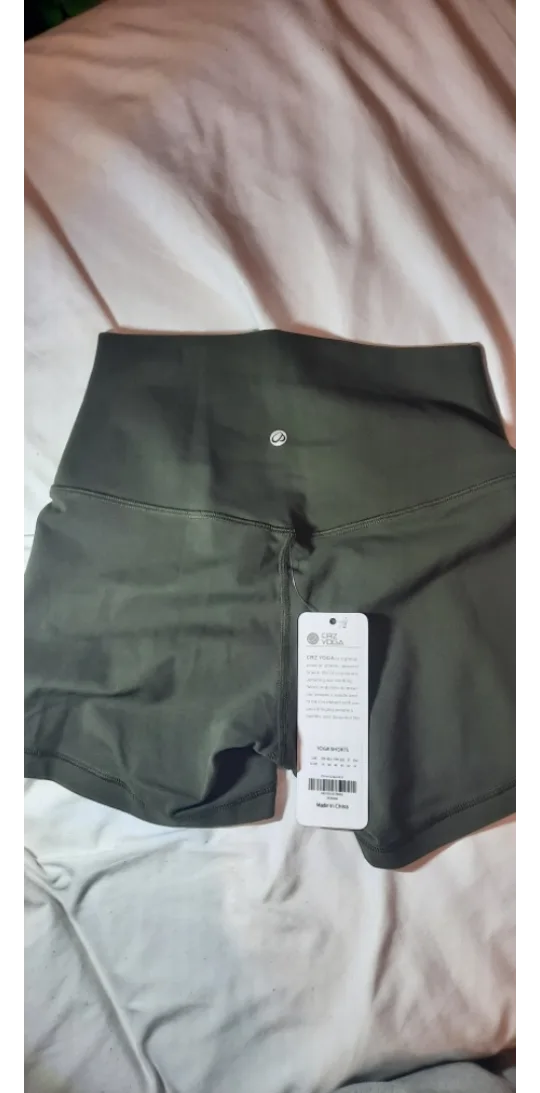 Brand anew CRZ Yoga Buttersluxe Shorts 2.5" image indicator(2)
