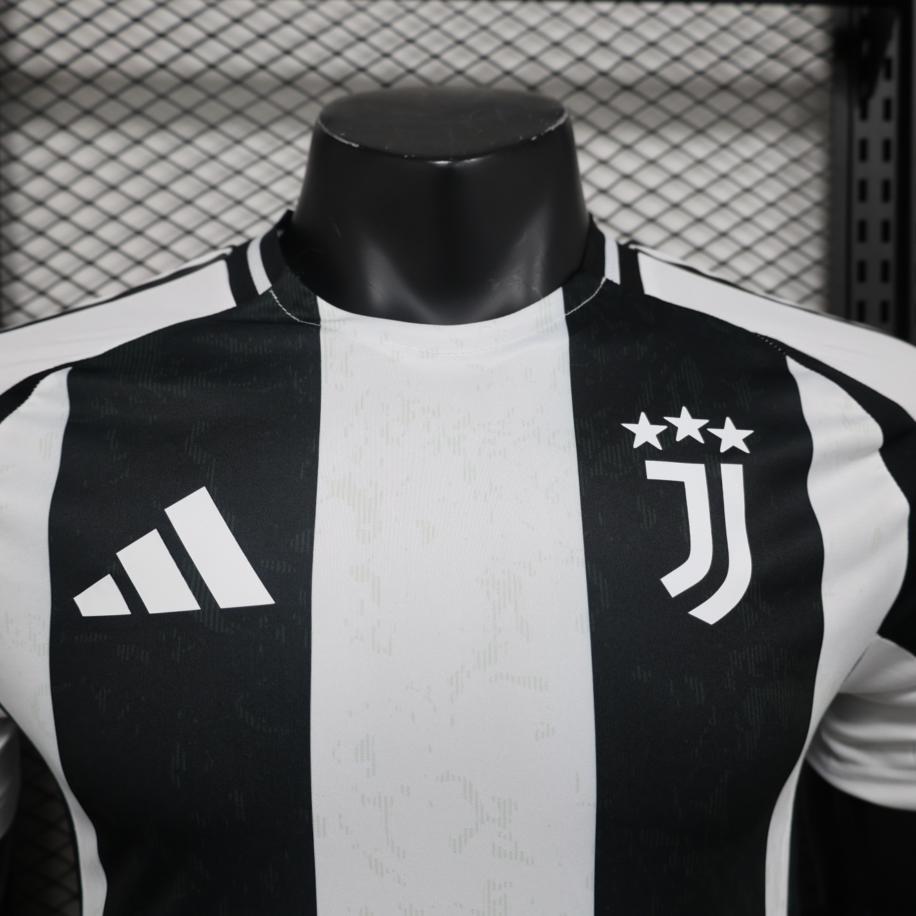 Juventus 24/25 season official jersey - photo 2