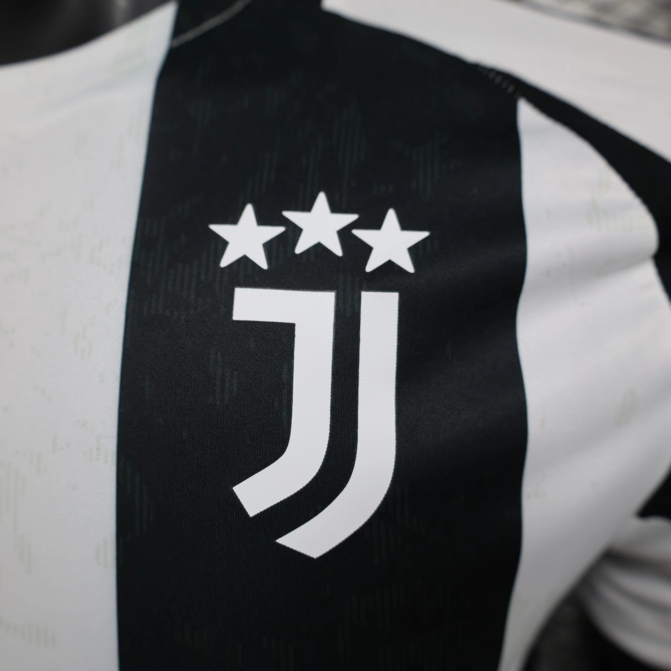 Juventus 24/25 season official jersey - photo 3