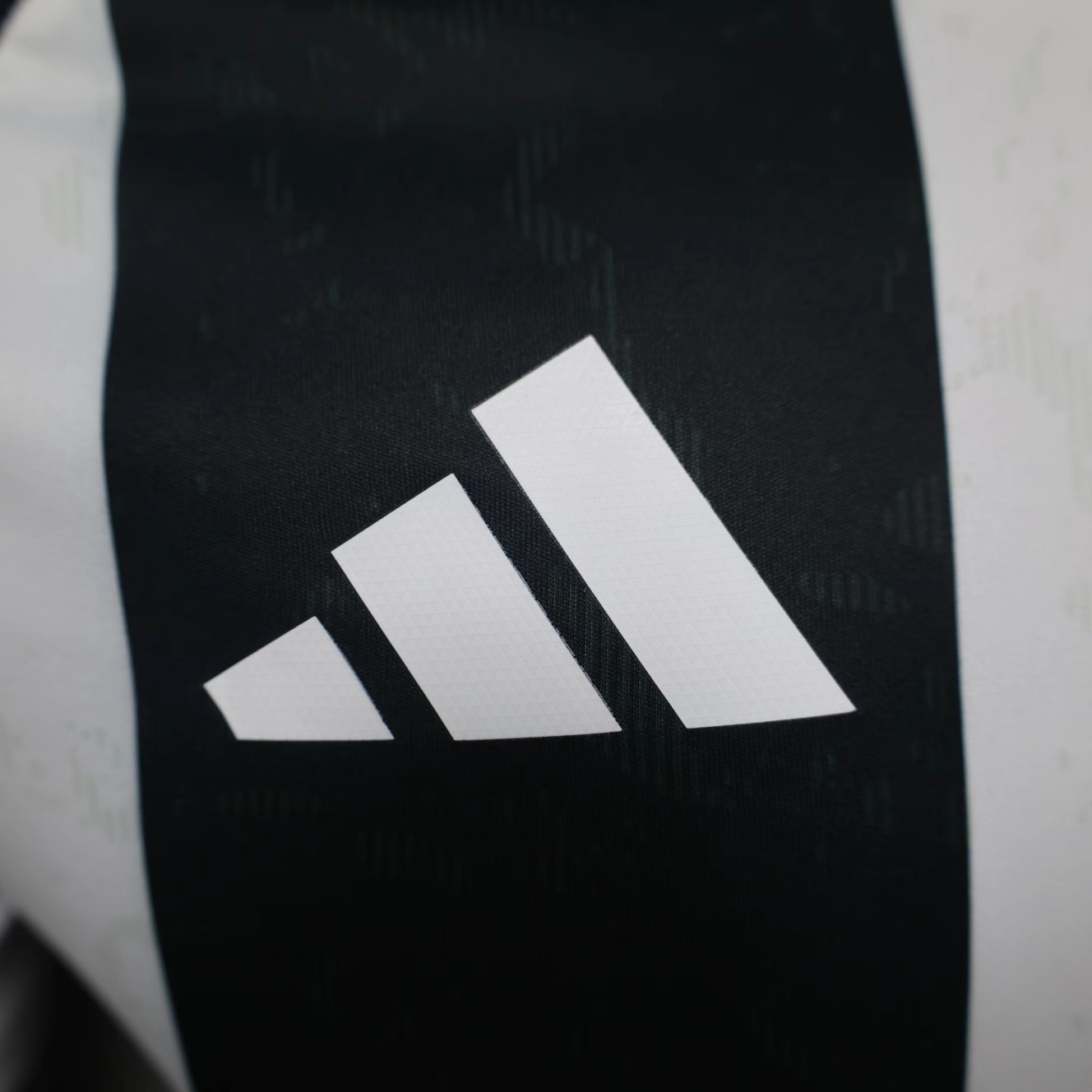 Juventus 24/25 season official jersey - photo 4