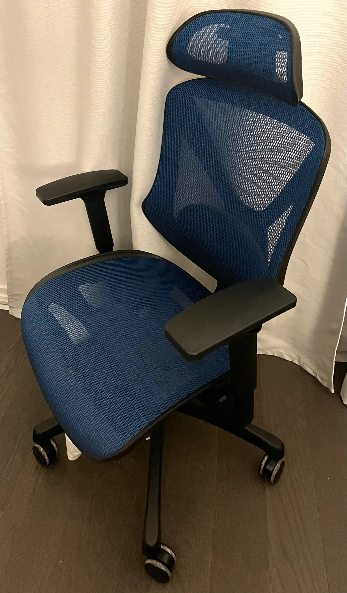 Staples Mesh Office Chair thumbnail