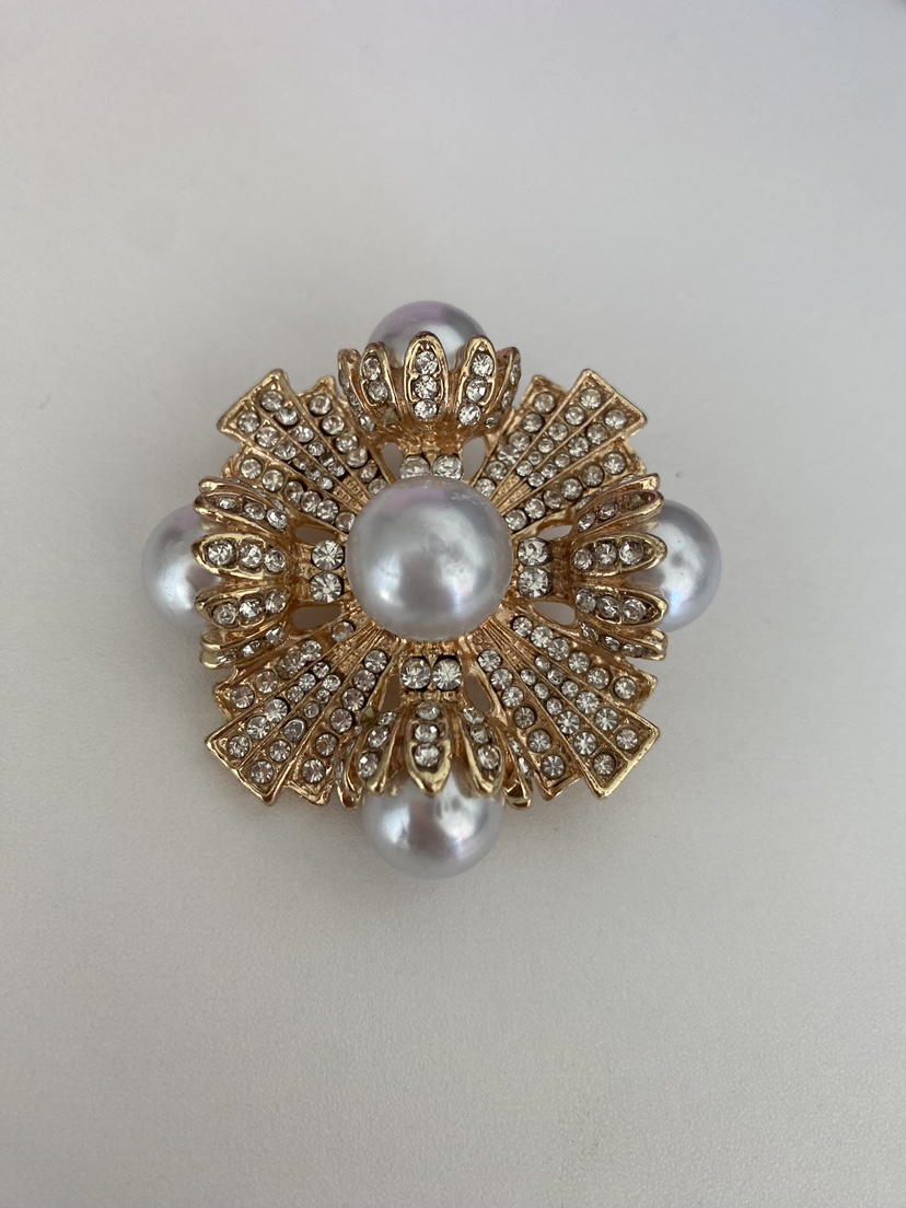 Gold and Pearl Brooch