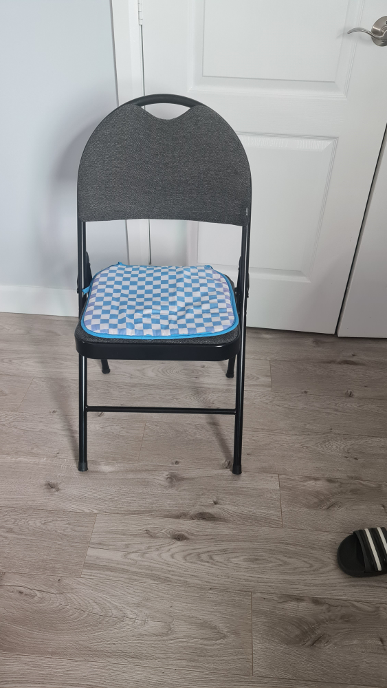 2 Folding  Chair with seat cushions