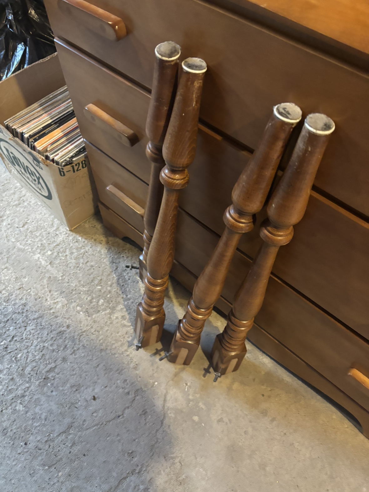 Round Extendable Dining Table - photo 4