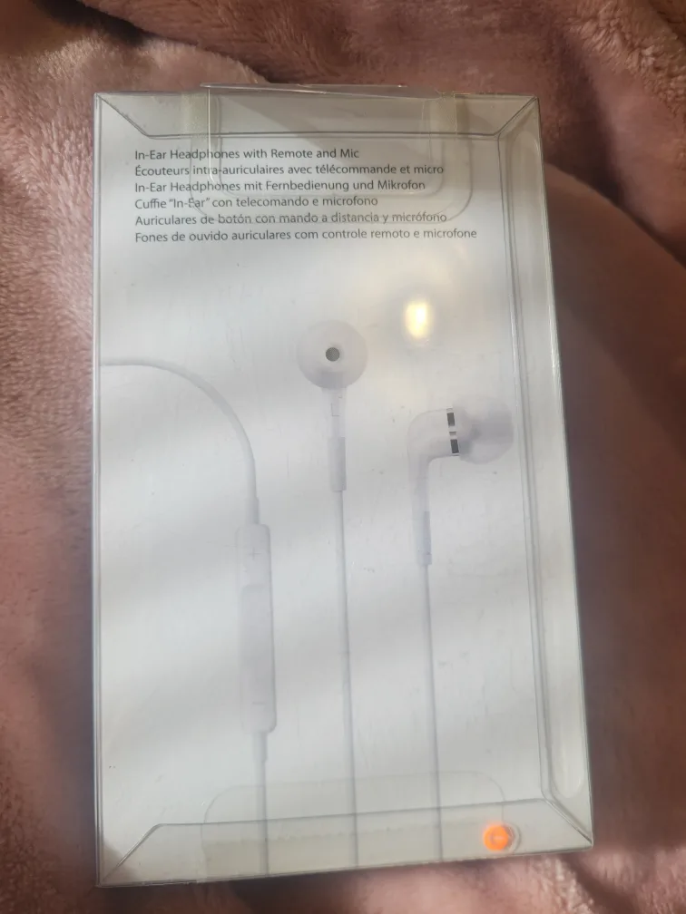 Apple In-Ear Headphones with Remote and Mic image indicator(2)
