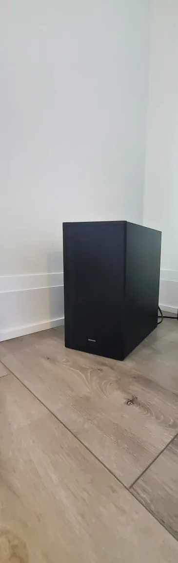 Samsung 55" QLED 4K Q80C and Soundbar with Subwoofer image indicator(3)