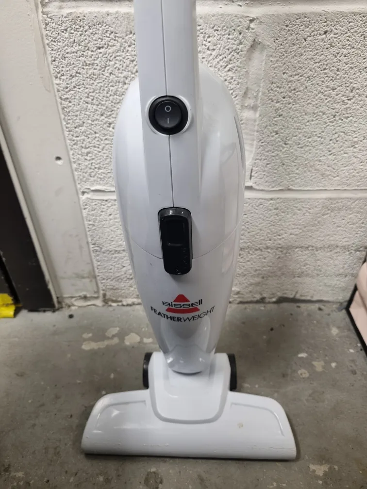 Bissell 2033J Featherweight Stick Vacuum image indicator(2)