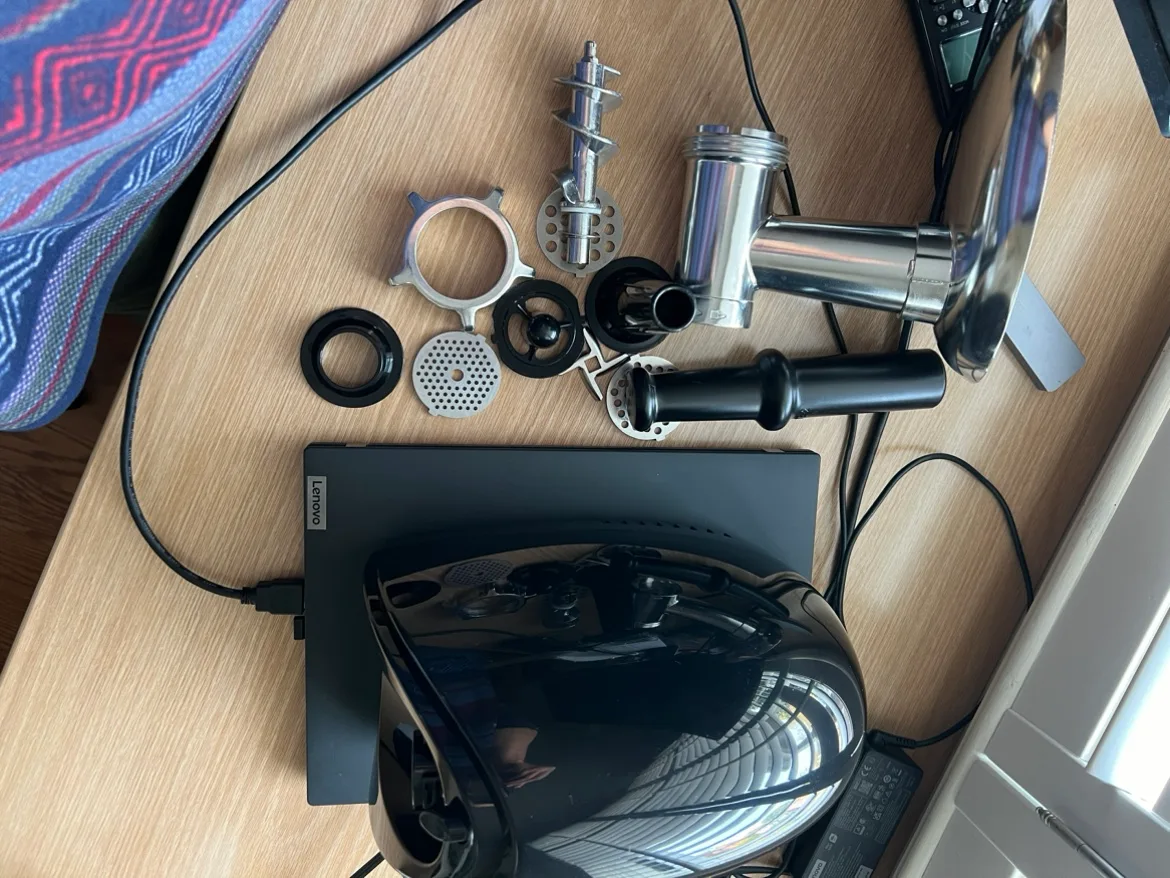 Nesco 500W Electric Meat Grinder Sausage Maker image indicator(7)