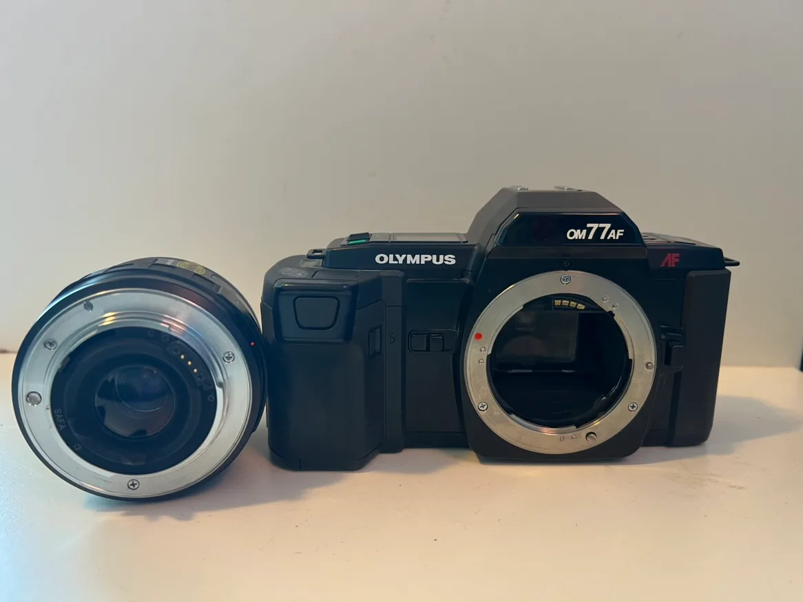 Vintage Olympus OM 77 AF with 35-70mm Lens and Leather Cover image indicator(7)