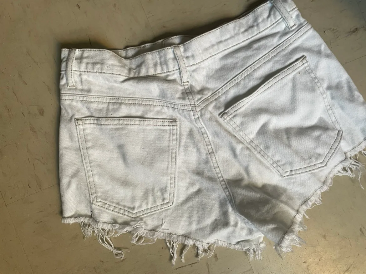 White Denim Shorts image indicator(2)