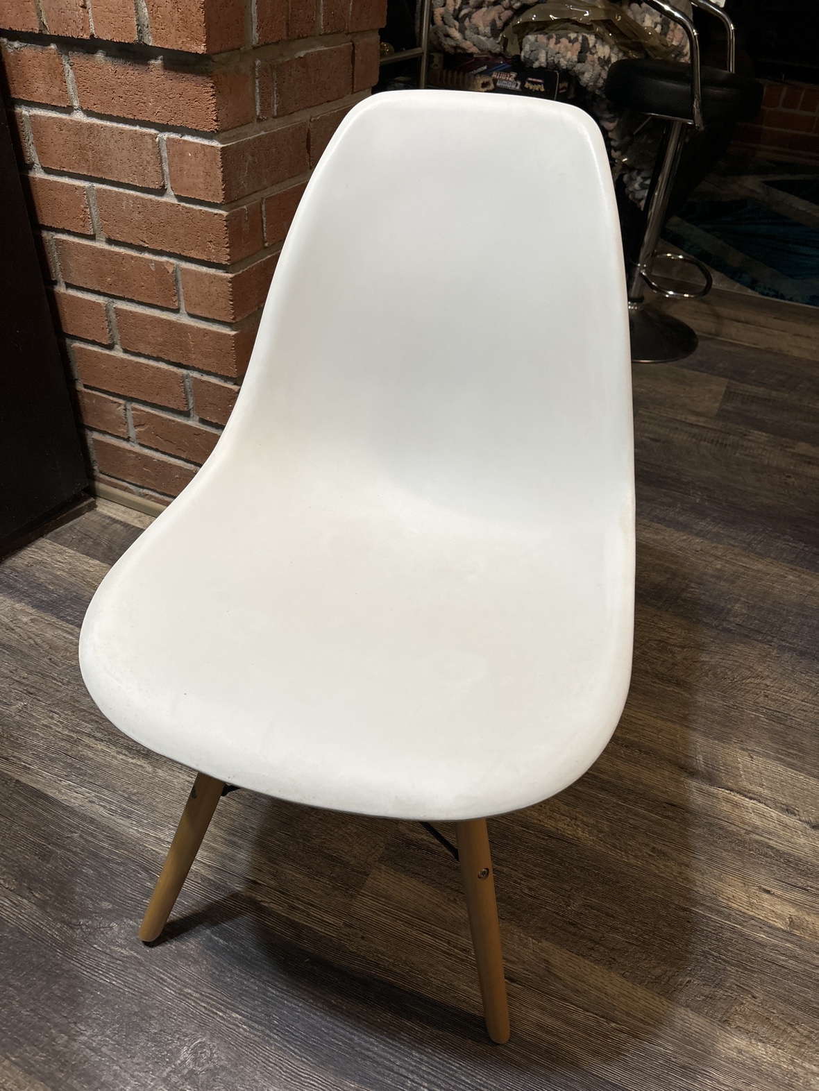 White Round Table with 4 Chairs - photo 2