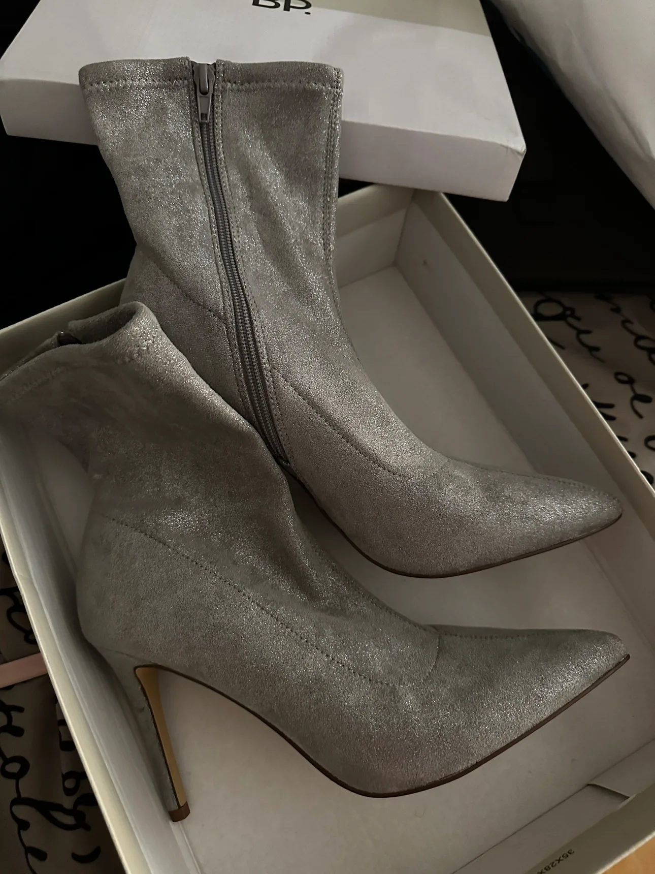 Taylor Swift concert boots thumbnail