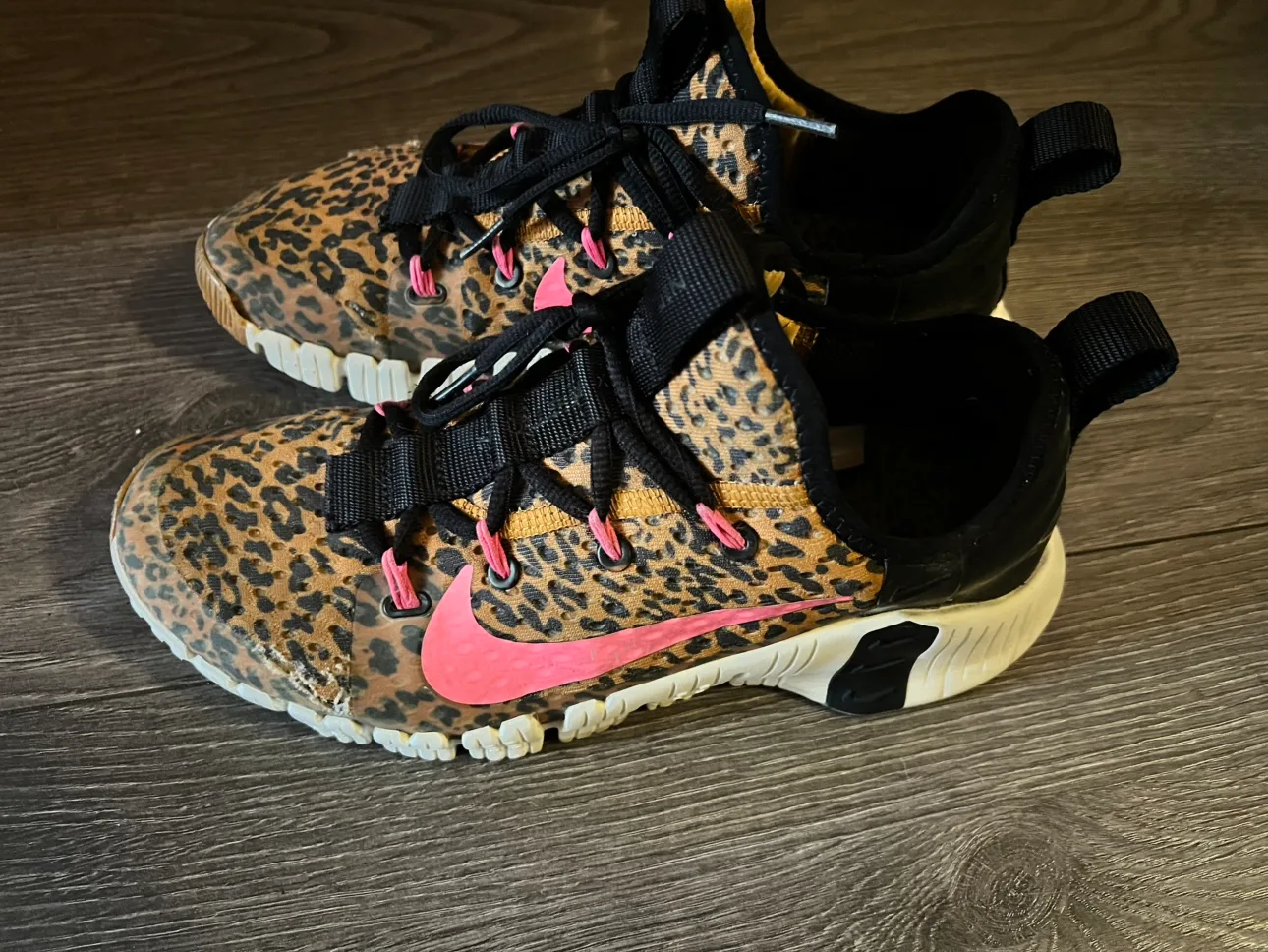 Nike Women's Metcon 5 Leopard Print Running Shoes image indicator(4)