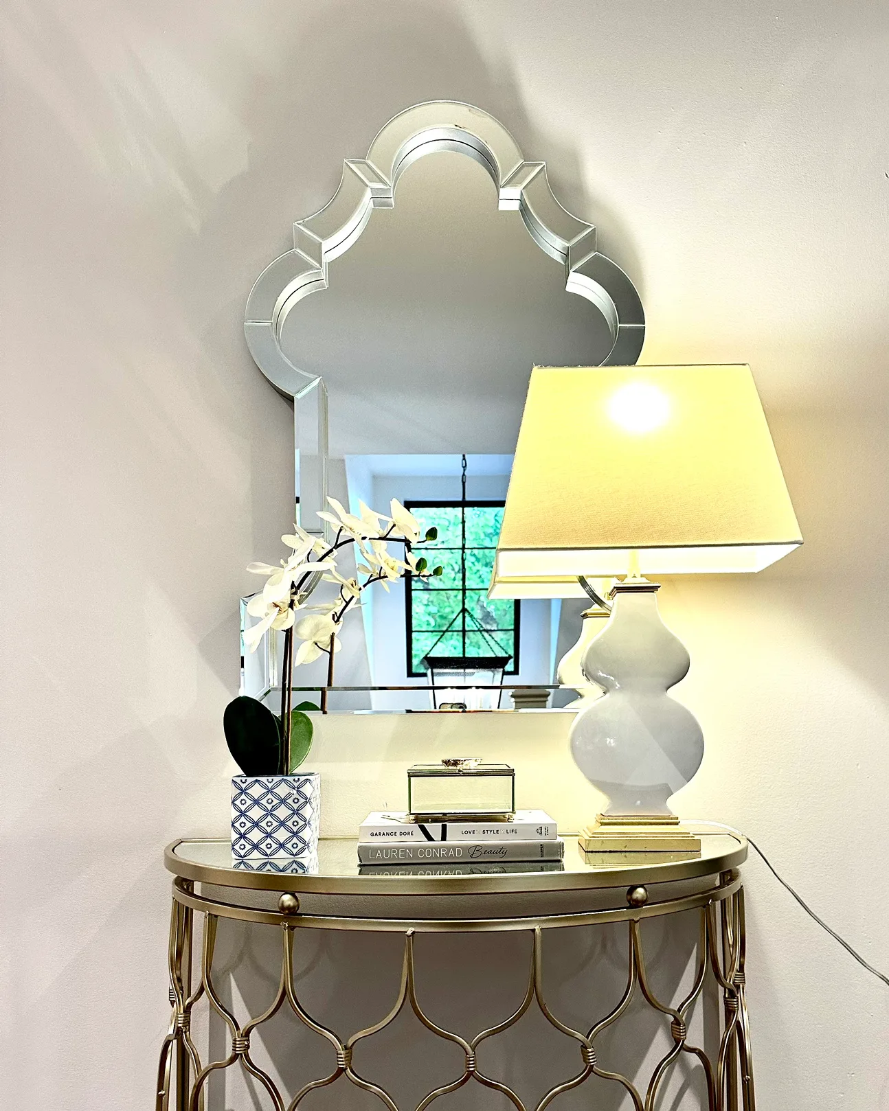 White Ceramic Table Lamp with Gold Accents image indicator(2)