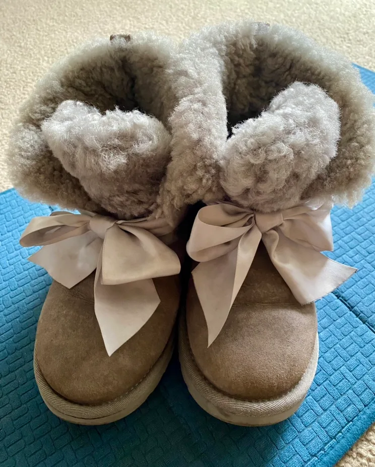 Uggs Gita Bow Boots image indicator(3)