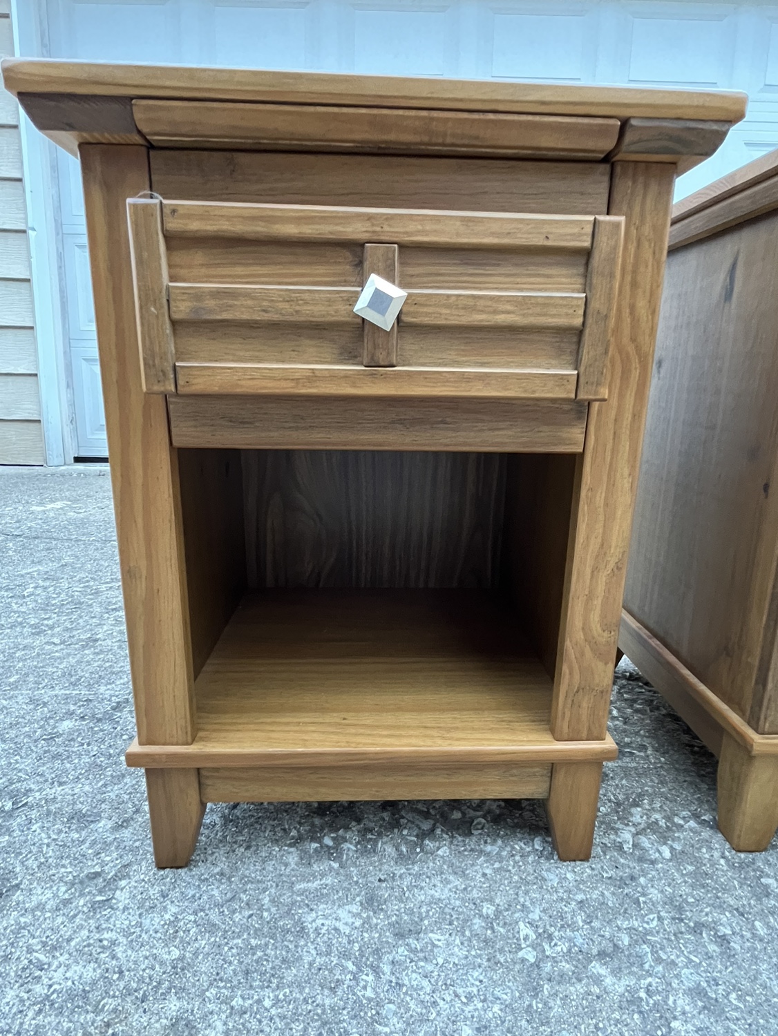Two nightstands / side tables - photo 3