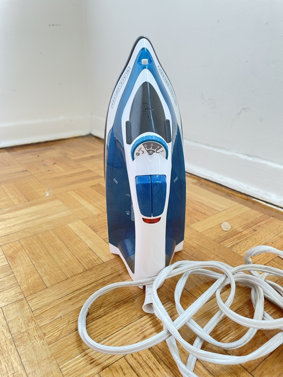 Black & Decker EasySteam Iron - photo 2