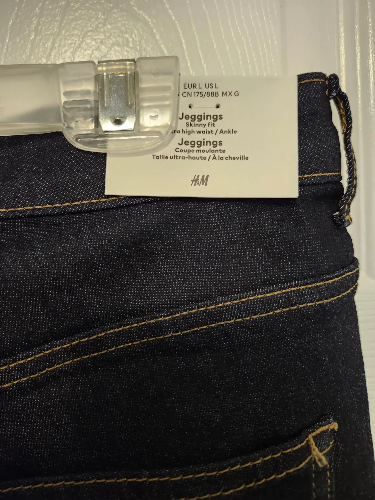 New H&M Women's Dark Blue High-Rise Jeggings - Size L image indicator(8)